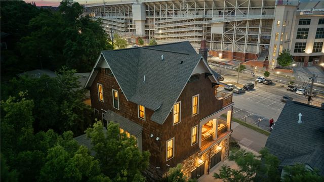 313 N Game Day, Fayetteville, AR 72701