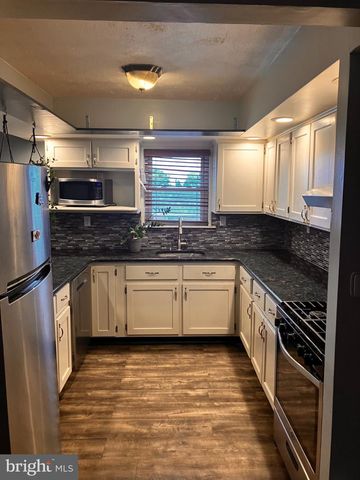 604 CLAY DR, Conshohocken, PA 19428