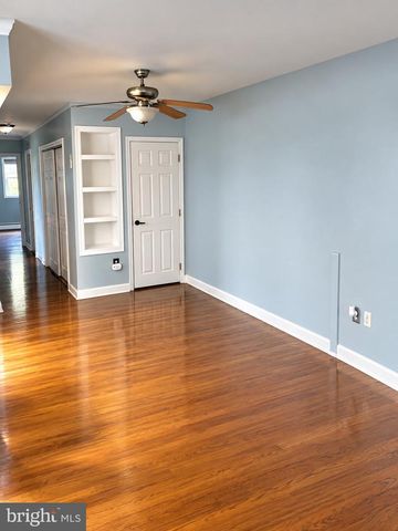 604 CLAY DR, Conshohocken, PA 19428