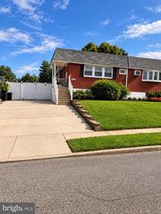 604 CLAY DR, Conshohocken, PA 19428