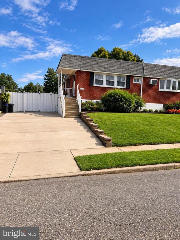 604 CLAY DR, Conshohocken, PA 19428