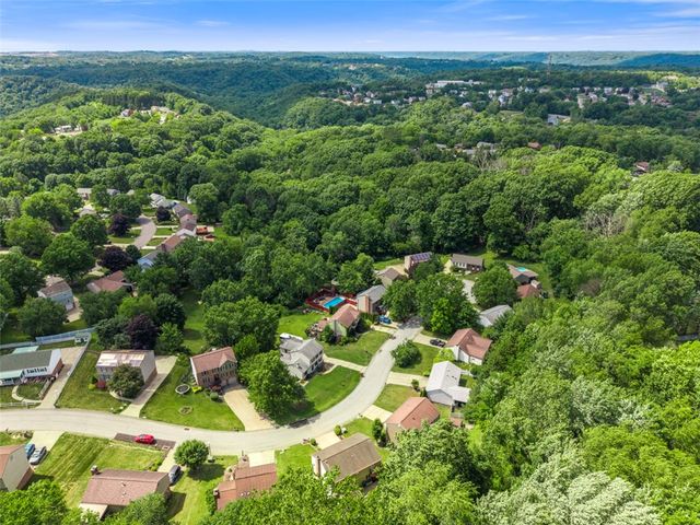 18 Kohleen Drive, Robinson Twp, PA 15136