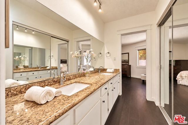 200 S La Fayette Park Place 2, Los Angeles, CA 90057