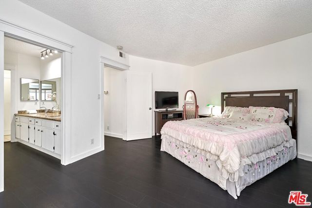200 S La Fayette Park Place 2, Los Angeles, CA 90057