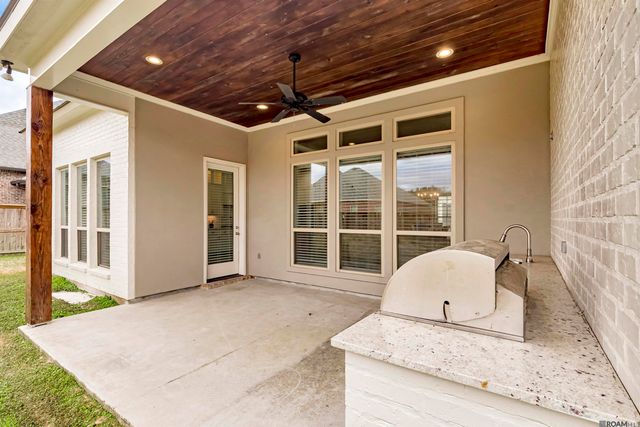 36476 Royal Oak Dr, Prairieville, LA 70769