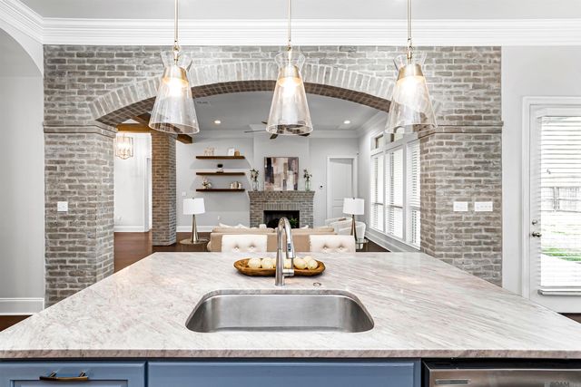 36476 Royal Oak Dr, Prairieville, LA 70769