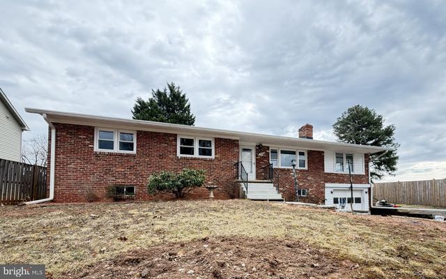 7629 HURON DR, Gainesville, VA 20155