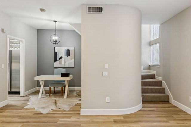 4242 Travis Street 108, Dallas, TX 75205