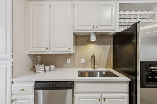 4242 Travis Street 108, Dallas, TX 75205