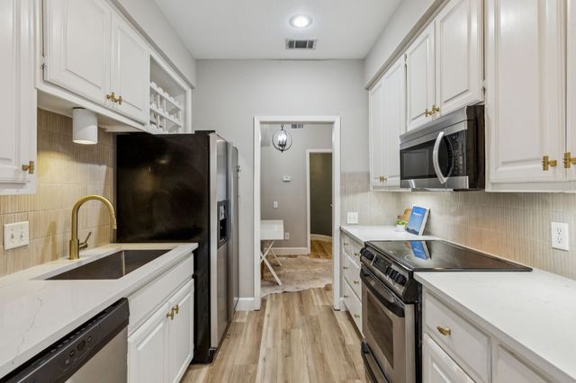 4242 Travis Street 108, Dallas, TX 75205