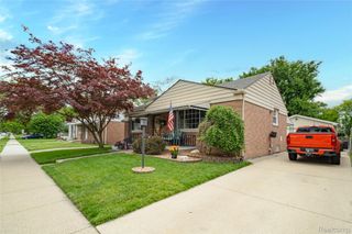1621 E Pearl Avenue, Hazel Park, MI 48030