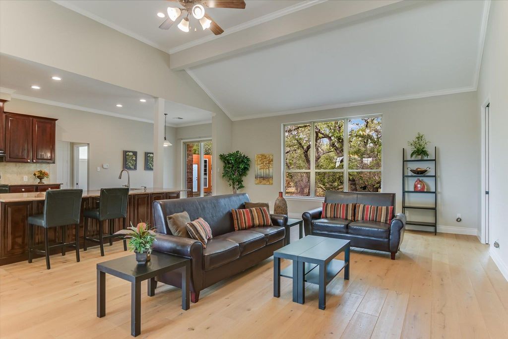 300 Round Rock RD, Wimberley, TX 78676