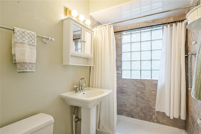 2602 E Avenue NE, Cedar Rapids, IA 52402