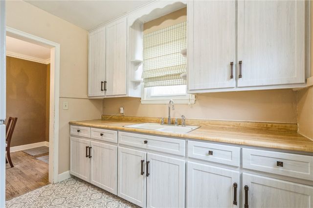 2602 E Avenue NE, Cedar Rapids, IA 52402