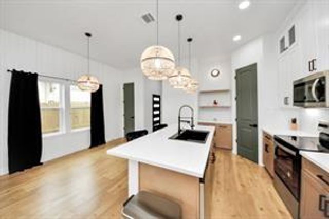 4010 Dreyfus Street, Houston, TX 77021