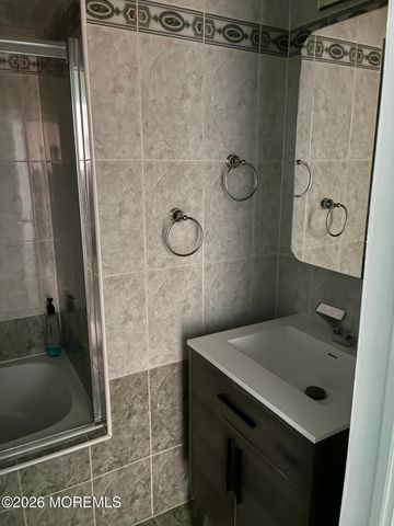 131 Amberly Drive J, Manalapan, NJ 07726