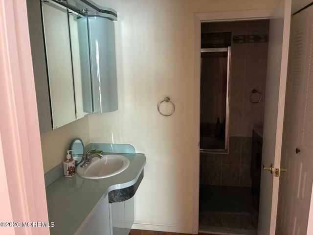 131 Amberly Drive J, Manalapan, NJ 07726