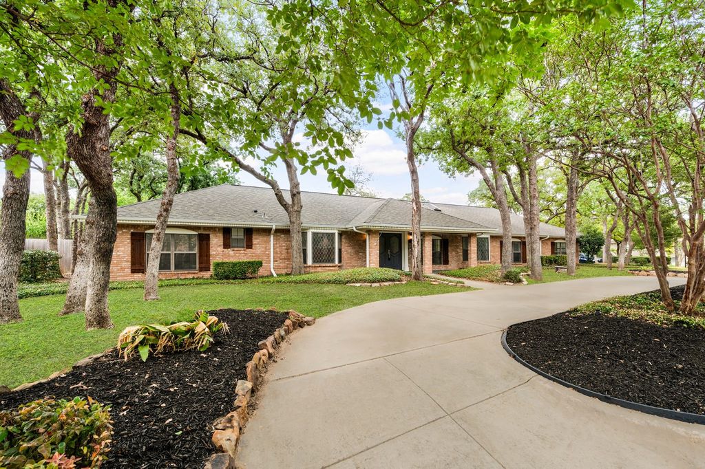 2 Lake Forest Drive, Trophy Club, TX 76262 — exterior