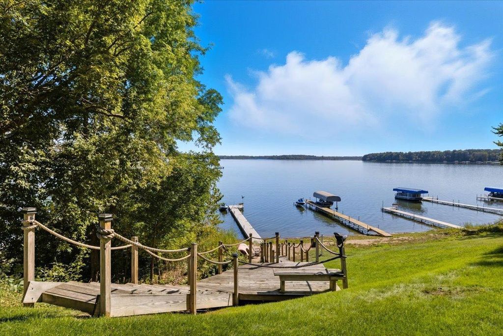 10781 Dahl Avenue, Chisago City, MN 55013