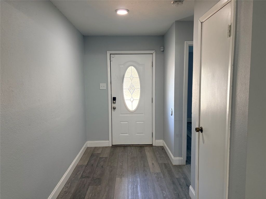 1025 Fox River Lane, Fort Worth, TX 76120 — photo 2