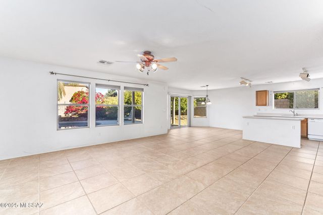 2596 W Calle Senor Roberto, Tucson, AZ 85741