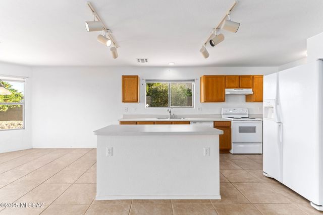 2596 W Calle Senor Roberto, Tucson, AZ 85741