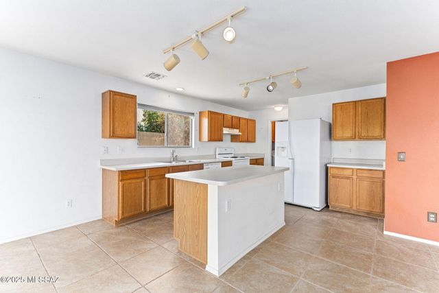 2596 W Calle Senor Roberto, Tucson, AZ 85741