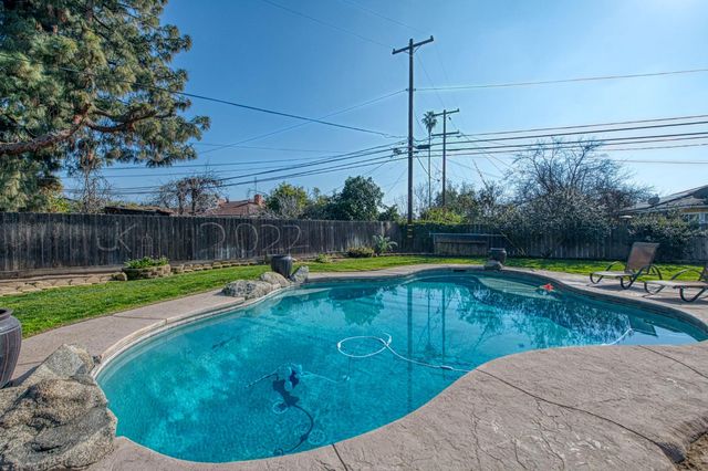 3606 N Callisch Street, Fresno, CA 93726