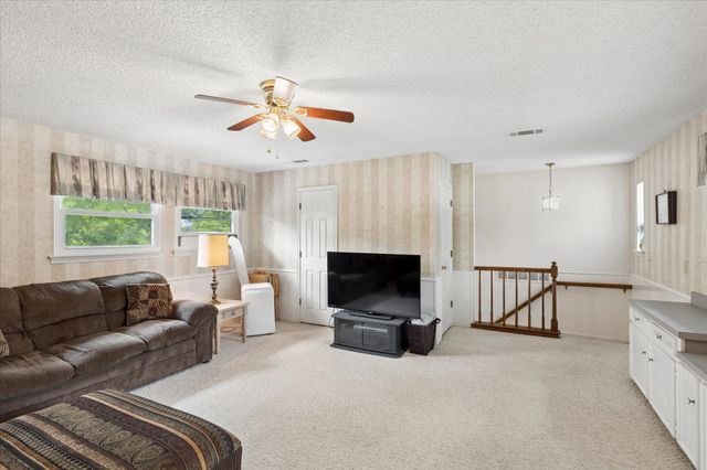 1401 Clover Hill Road, Mansfield, TX 76063