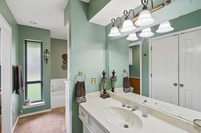 1401 Clover Hill Road, Mansfield, TX 76063