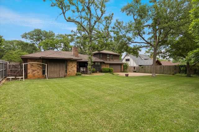 1401 Clover Hill Road, Mansfield, TX 76063