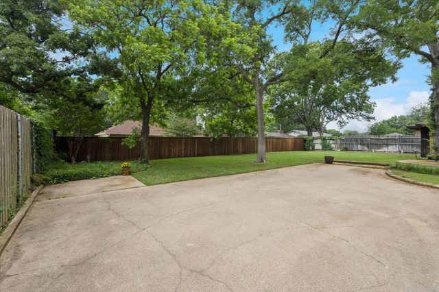 1401 Clover Hill Road, Mansfield, TX 76063