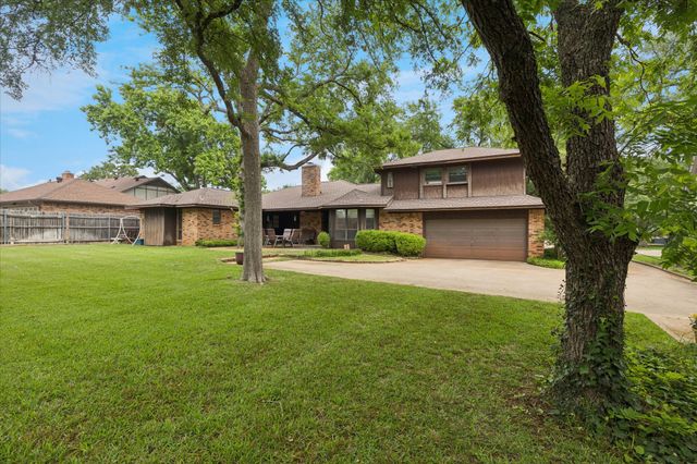 1401 Clover Hill Road, Mansfield, TX 76063