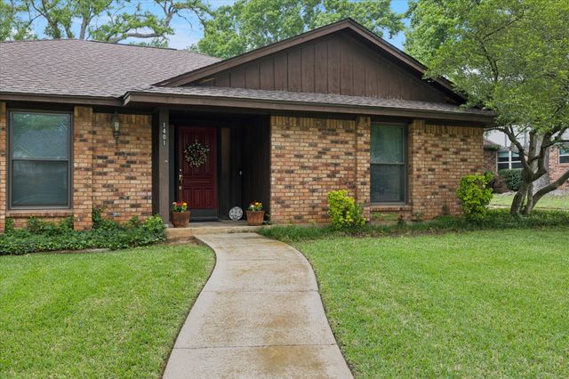 1401 Clover Hill Road, Mansfield, TX 76063