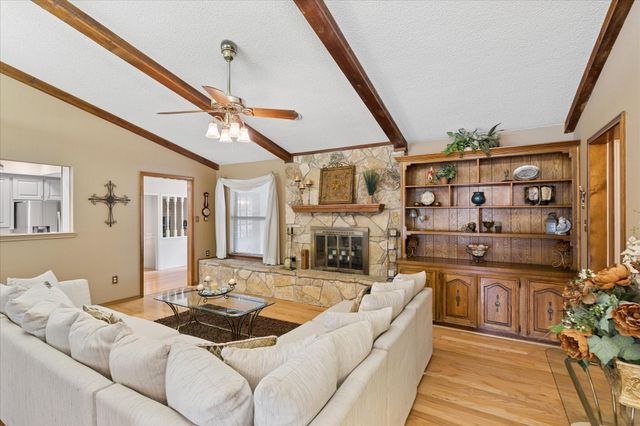 1401 Clover Hill Road, Mansfield, TX 76063