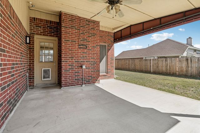 910 Busby Drive, Cedar Hill, TX 75104