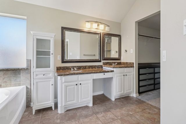 910 Busby Drive, Cedar Hill, TX 75104