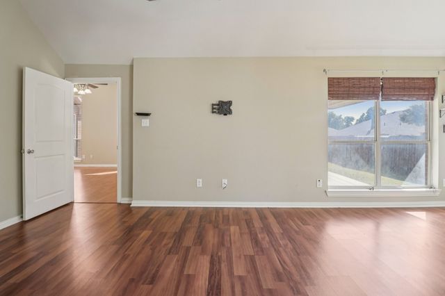 910 Busby Drive, Cedar Hill, TX 75104