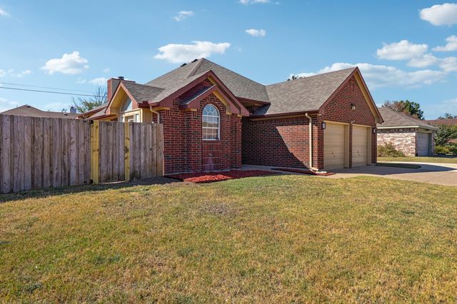 910 Busby Drive, Cedar Hill, TX 75104