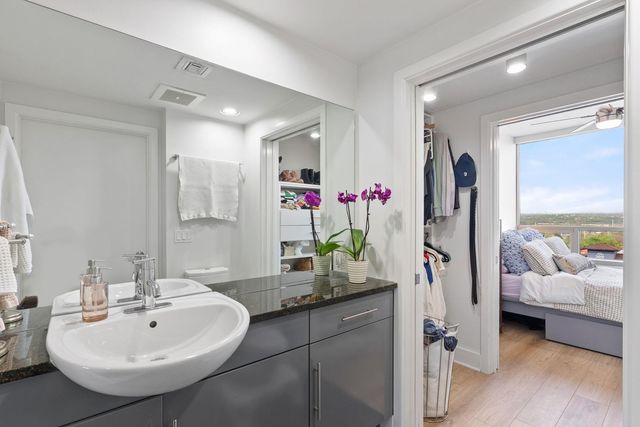 300 Bowie ST 1006, Austin, TX 78703