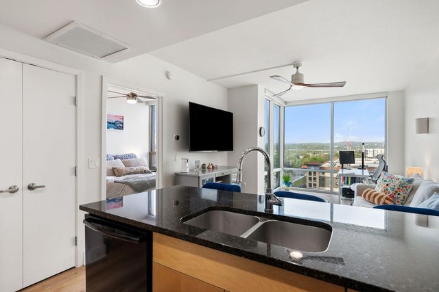 300 Bowie ST 1006, Austin, TX 78703