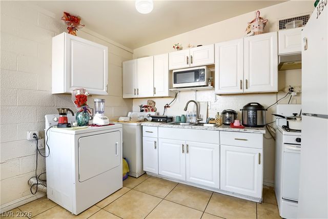 2409 Maroney Avenue, Las Vegas, NV 89104