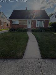 26017 Ronald Street, Roseville, MI 48066