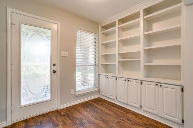 125 NE Brushy Mound Road, Burleson, TX 76028