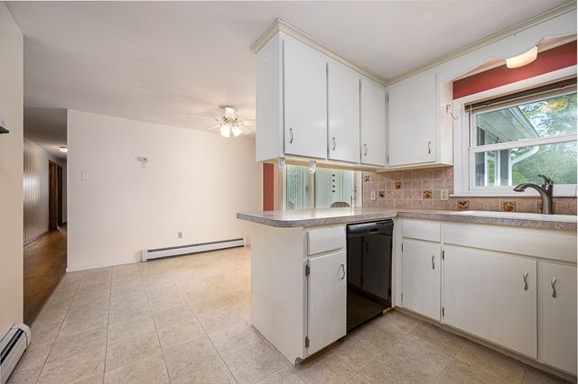 124 Pondview Dr, Amherst, MA 01002