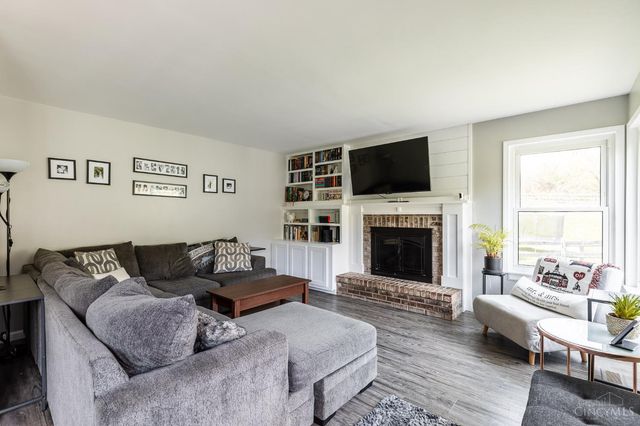7822 Willow Run Ct, West Chester, OH 45069