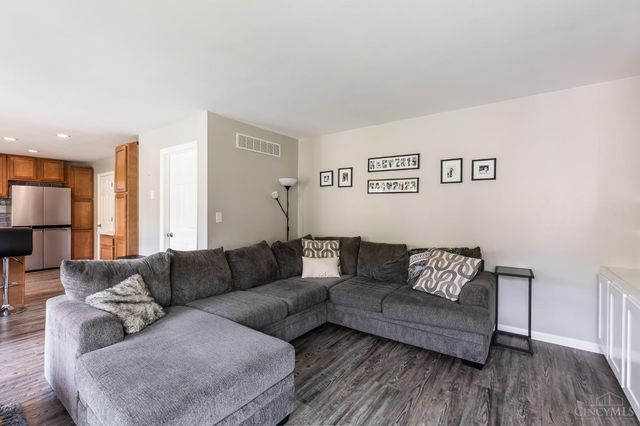 7822 Willow Run Ct, West Chester, OH 45069