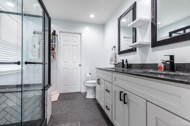 7822 Willow Run Ct, West Chester, OH 45069