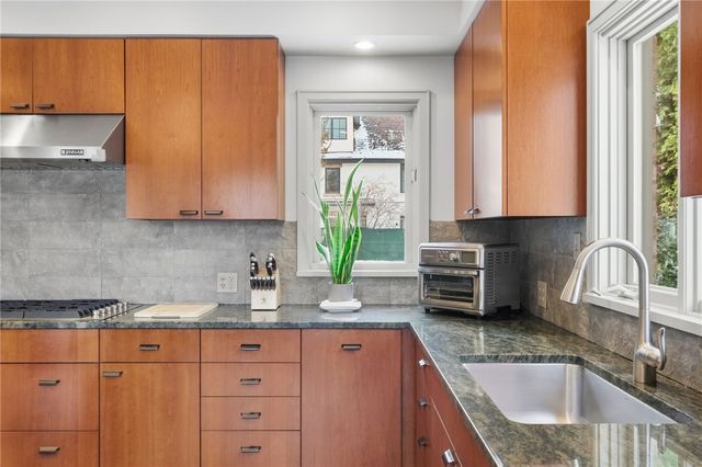 800 Amberson, Shadyside, PA 15232