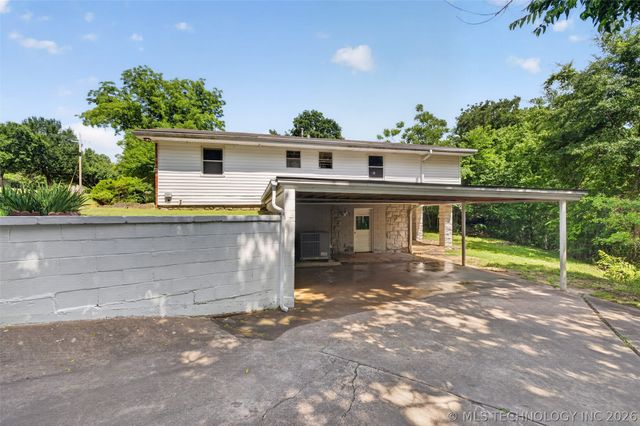 220 E 20th Street, Okmulgee, OK 74447